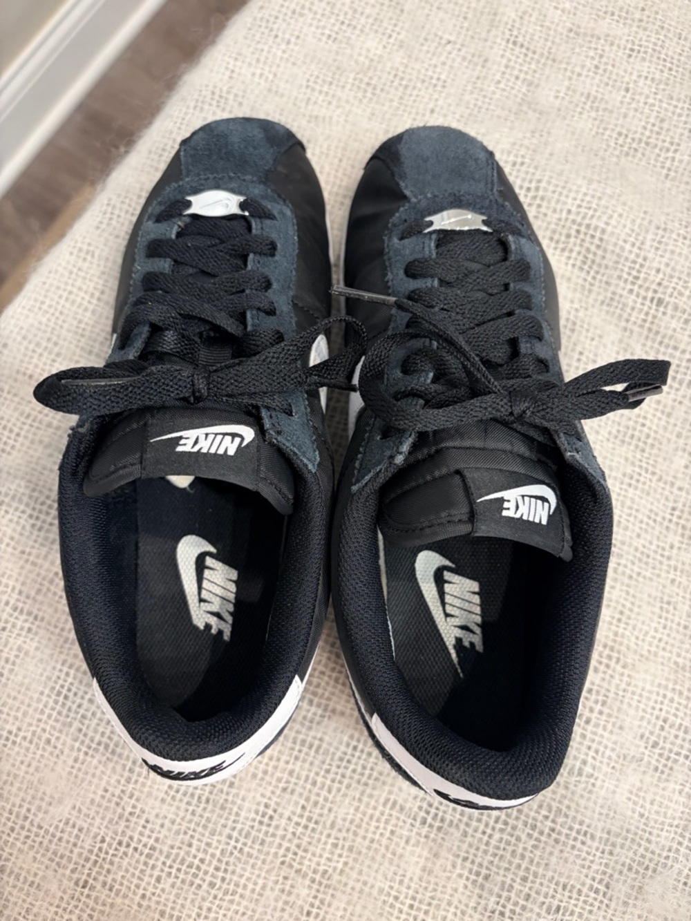 NIKE  Classic Cortez Black and white retro Womans size 8  D 72795-001 - Picture 3 of 11